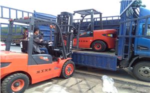 红太阳装饰市场的经营者喜欢采购龙工叉车